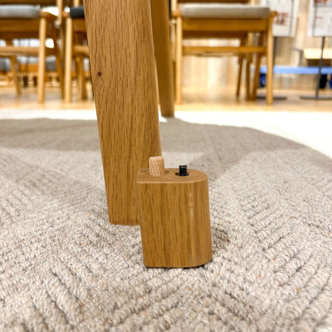 グランフロント大阪】合わせて使いたい、コンパクトなテーブルとチェア